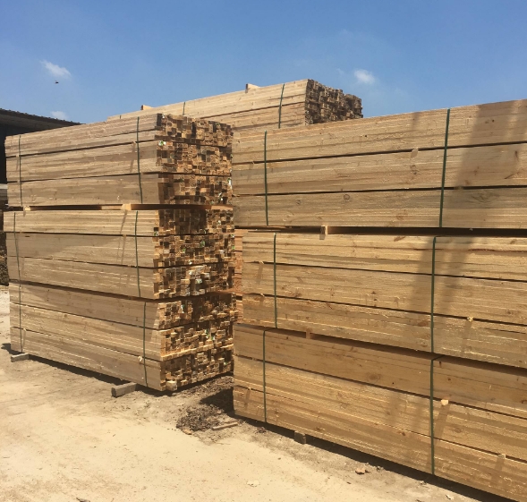 防腐木变色原因深度解析